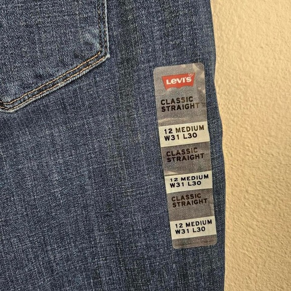 NWT Levi's Woman's Blue Mid Wash Classic Denim Straight Leg Size 12 (W31/L30) - Picture 5 of 8